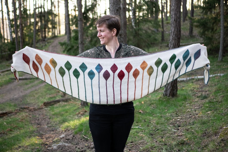 Rabatt  pattern for short-row garter stitch shawl with leaves image 1