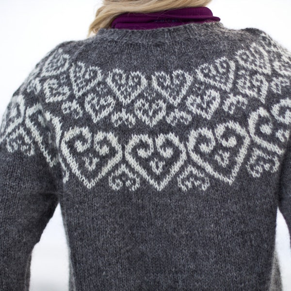 Sweetheart - Icelandic lopapeysa pattern | knitted wool sweater heart wool raglan ull lett-lopi