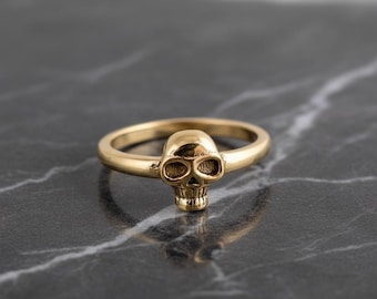 Anillo de calavera Memento Mori de latón hecho a mano, joyería bohemia dorada