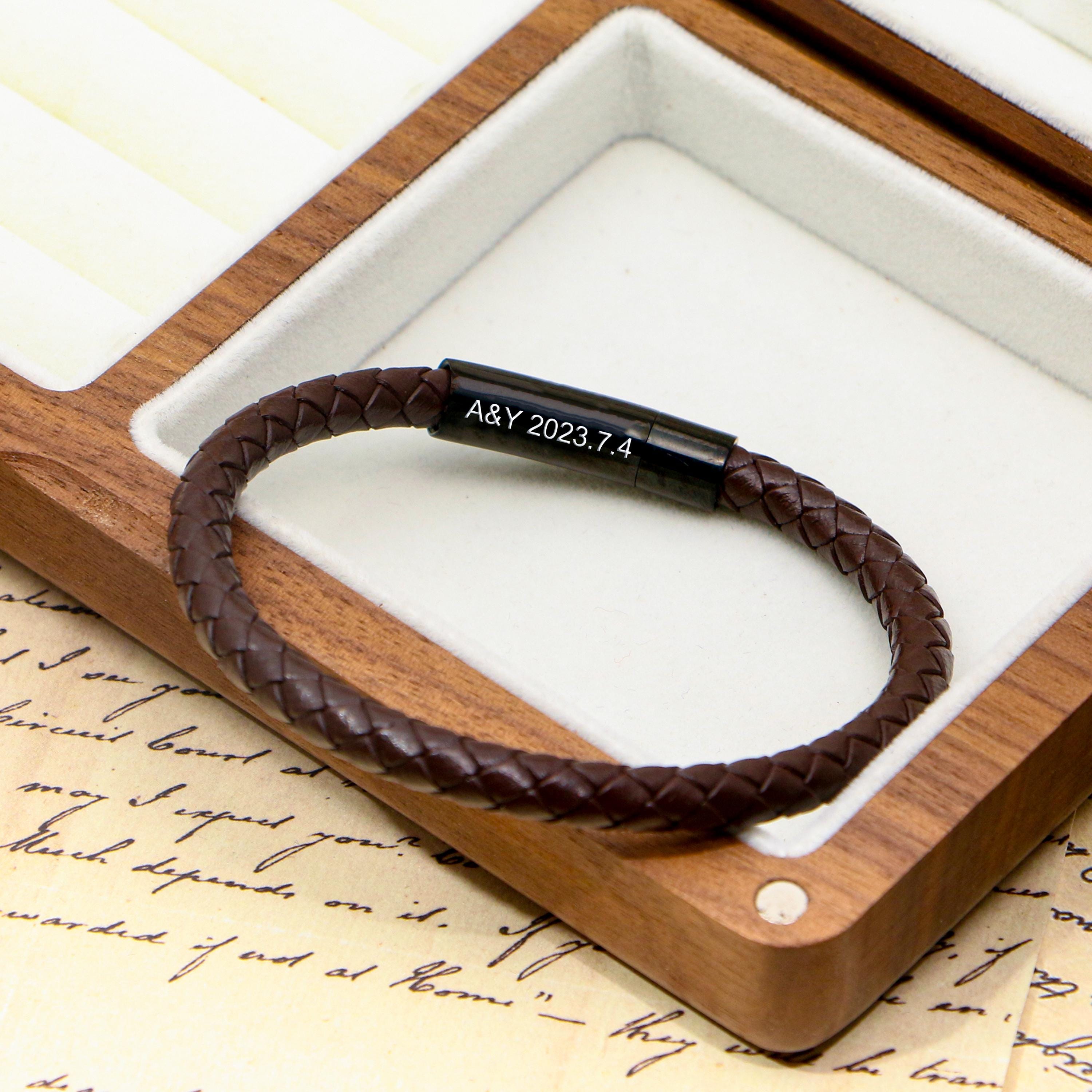 To My Son Armband - Gevlochten Leder Met Gegraveerde Roestvrij Stalen Plaat - Inspirerend Cadeau Van Mama & Papa