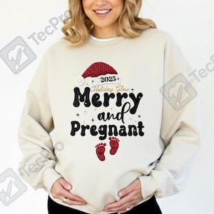 Puede incluir: Sudadera beige con el texto "Merry and Pregnant" en letras negras, un gorro de Papá Noel rojo y huellas de bebé rojas. El texto "2025+ Holiday Glow" está encima del texto principal. Un diseño festivo navideño.