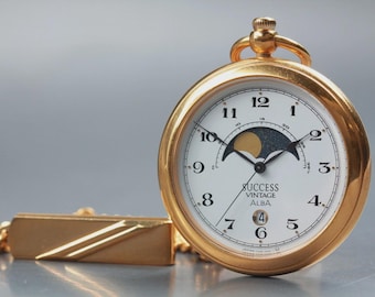 Reloj de bolsillo Seiko vintage Alba Success V338-0010 con fase lunar y movimiento de cuarzo, fabricado en Japón.