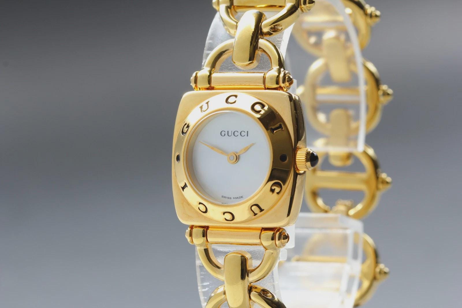 Vintage Gucci Women\'s Gold Bracelet Link Watch with White Dial Swiss Made works Gold Gucci Watches - 15 For Sale on 1stDibs | gucci gold  main image 2