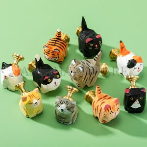 Puxadores de madeira em formato de gato para armários, cômodas infantis e gavetas, com animais esculpidos à mão.