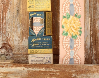 Rollo de cenefa de papel pintado con rosas amarillas vintage: decoración rústica y elegante.