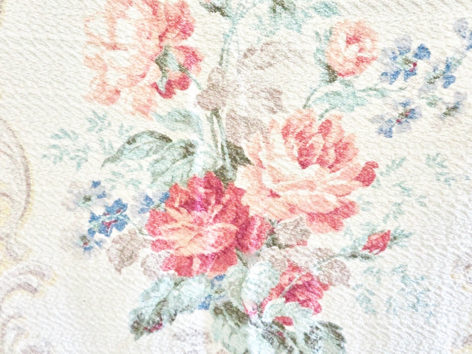 Antique Vintage Shabby Roses /& Scrolls Fabric ~ Pink Red Yellow Green ~ 1940/'s