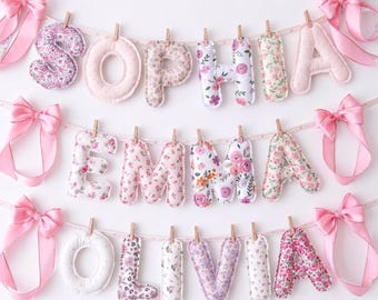 Ghirlanda personalizzata con nome per la cameretta / Striscione con lettere in tessuto per bambina / Decorazione floreale personalizzata per la cameretta / Regalo per baby shower, regalo per neonato