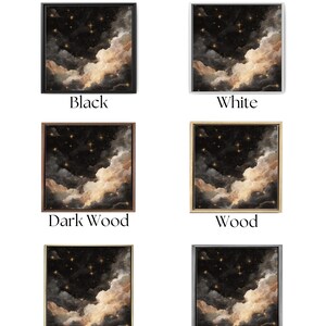 K&ouml;nnte beinhalten: Gerahmte Kunstdrucke mit einem Himmelsdesign mit Nachthimmel, Wolken und Sternen. Die Rahmen sind in Schwarz, Wei&szlig;, dunklem Holz, Holz, Gold und Silber erh&auml;ltlich und bieten verschiedene &auml;sthetische Optionen.