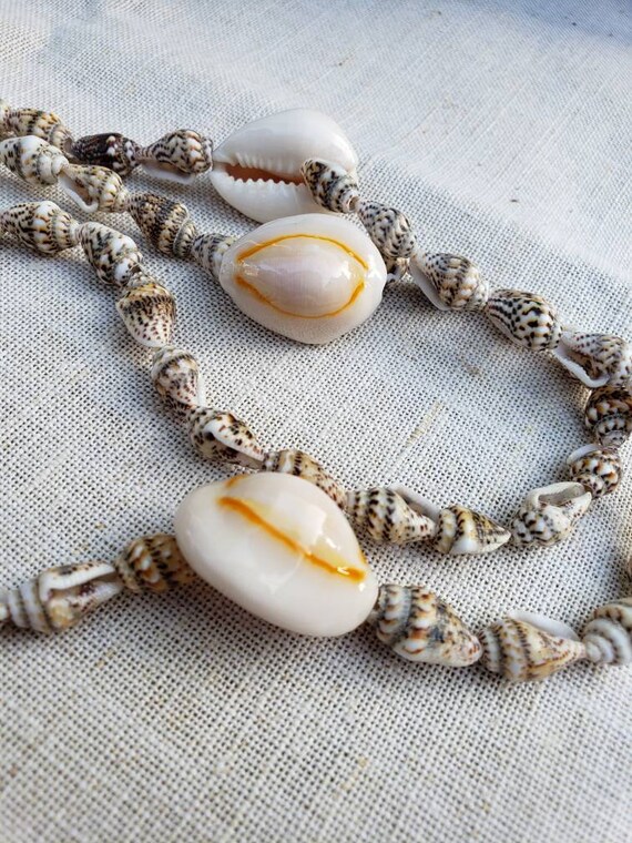 Vintage seashell best sale necklace