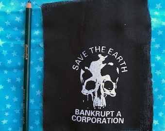 Patch SAVE THE EARTH doprowadza korporację do bankructwa, z kogo my sobie żartujemy, myśląc, że recykling jest wystarczającym środkiem, aby coś zmienić