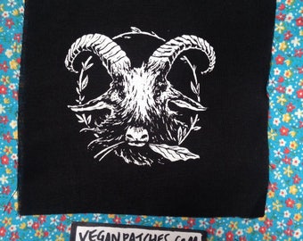 Satanischer Ziegenkopf Haha oder einfach nur so ein veganer Patch, den ich gemacht habe, weil immer wieder Grünkohl vom Patch geknabbert wird