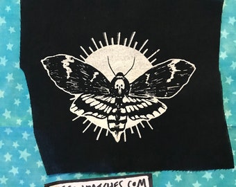 DEATHSHEAD MOTH alias de Acherontia, ook wel dat ding genoemd op de hoes van die film. Ik vergeet PATCH oeps haha