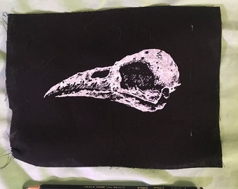 BIRD SKULL PATCH what kind of bird well I completely forget maybe one of you is an ornithologist and can remind me