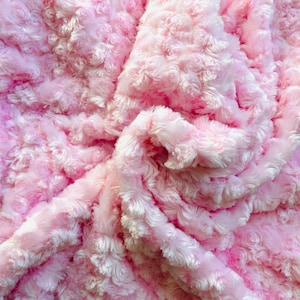 Weicher rosa Minky Stoff mit Rosen