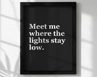 Stampa con citazione minimalista / "Incontriamoci dove le luci restano basse" / Arte murale con tipografia moderna