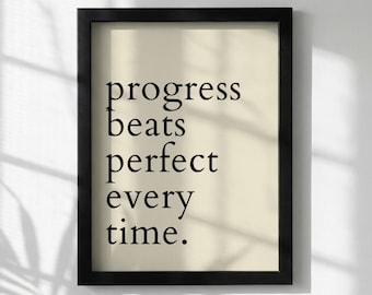 El progreso siempre supera a la perfección. Póster con cita inspiradora / Arte mural minimalista moderno / Lámina motivacional para oficina / Tipografía sencilla