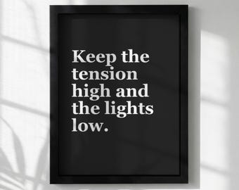 Stampa minimalista con citazione / Quadro da parete "Mantieni alta la tensione" / Poster con tipografia moderna / Decorazione per la casa