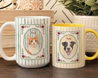Op de afbeelding: Twee keramische mokken met huisdierportretten. De linker mok heeft groene strepen en een kat genaamd Rosie in een ovaal kader. De rechter mok heeft gele strepen, een geel handvat en een hond genaamd Milly in een ovaal kader met bloemmotieven.