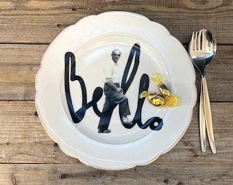 Ciao Bello Teller, von Hand bedrucktes Vintageporzellan;