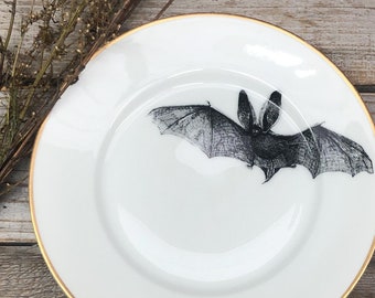 Fledermaus-Teller, bedrucktes Vintageporzellan mit Goldrand, ø ca. 20cm; Geschenk für ein besonderes Zuhause, Kinder, Freunde und Familie