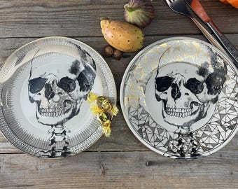 Totenkopf-Teller, ca 20cm, üppiges Gold-Porzellan mit handgedruckten Motiv; Dia de los muertos, Zuhause, Geschenk, Gothik, Party, Halloween