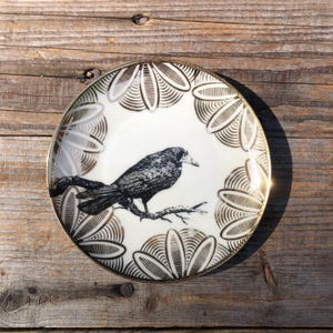 raven plate (mini), porcelain with goldrim and handmade silkscreen print; gift for home, decoration, homeware, Halloween