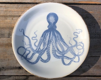 blaue Krake Teller, Vintageporzellan mit Goldrand, ø ca 19/20cm; Sommerliches Schenken, Sommer, Sonne, Urlaub und Zuhause