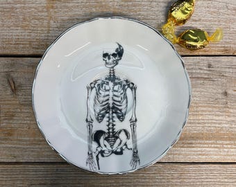 Mini plate "Skeleton", ø 14-15 cm, porcelain with gold rim and handmade screen-printed motif;