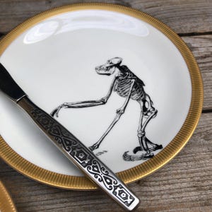 Plate "Monkey Skeleton", approx. 20 cm, porcelain with gold rim and screen-printed motif; Gothic gift for Halloween, anatomy, skeletons, animals