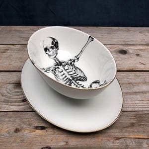 Sauce boat “Coffin”, approx. 20 cm in diameter, vintage porcelain with gold rim, handmade screen-printed design; for Halloween, Gothic and horror fans!
