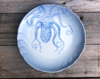 porcelainplate "Octopus", 22cm, vintage with goldrim & handmade print in blue; undewater world and sealife