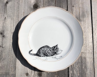 Porcelainplate, &quot;Cat&quot; 24cm, highquality vintage porcelain, white with Goldrim, handmade Print; for dining, as wallplate deco, present