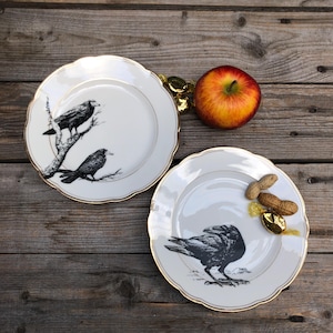 plates "ravens and crows", 17cm, porcelain white with Goldrim and handmade Silkscreen Print; homewares, decorating, dining, Halloween gift