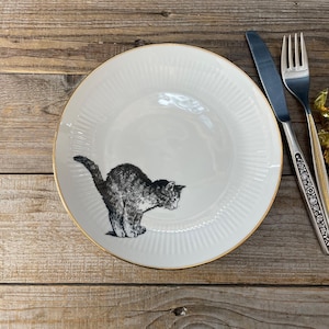 Porseleinen bord "Kitten", ca. 20 cm in diameter, handbedrukt; voor op de eettafel of als wanddecoratie, een leuk cadeau voor vrienden, familie en huisdieren.