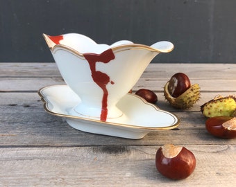 Sauciere “Blut", ø ca. 21 cm, Vintageporzellan mit Goldrand, handgemachtes Siebdruckmotiv; für Vampir-, Tatort-, Phantasy- & Gruselfreunde!