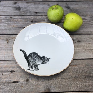 1 small porcelain plate, &quot;cat&quot;, 20cm, white/beige, highquality vintageporcelain with handmade silkscreen print; for dining or as wall deco