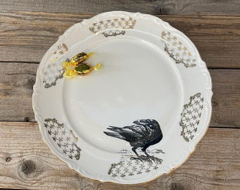 Servier-Teller "Rabe", von Hand bedrucktes Vintageporzellan mit Golddekor;