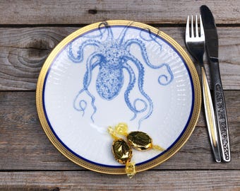 Octopus plate, with blue and gold rim, approx. 20 cm in diameter; blue octopus for the dining table or as a wall plate, for home decor and as a gift!