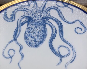 タコ皿 直径約 20 cm の青と金の縁取りのタコ皿。食卓や壁掛け用の皿として