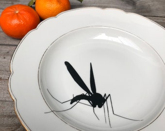 Suppen/Pastateller "Mücke", 24cm, Goldrand und handgedrucktes Siebdruckmotiv, für den Esstisch, die Wand od. als Halloween Geschenk