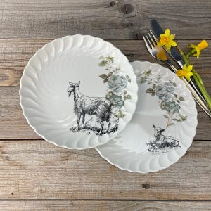 2 geitenbordjes, handbedrukt vintage porselein met textuur, ca. 19 cm in diameter; boerderij, landelijk leven, cadeau voor thuis