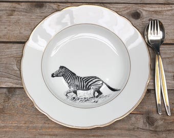 Zebra-Teller, bedrucktes Vintage-Porzellan mit Goldrand, tiefer Teller für Pasta/Suppe, 24cm; Hygge, Geschenk für Zuhause, Freunde, Familie