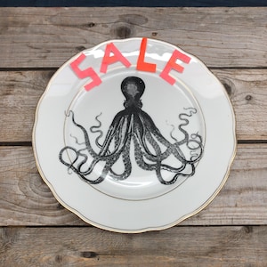 Porcelain plate &quot;Octopus&quot;, ø approx. 24 cm, hand-printed vintage tableware with gold rim; for the dining table or as a wall plate, decoration, gift