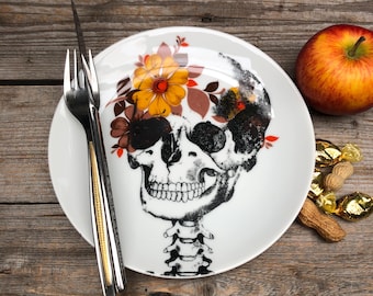 Skull plate, handprinted vintage porcelain (floral decoration in orange); Dia de los muertos, Tableware for Halloween- & Gothic-fans!