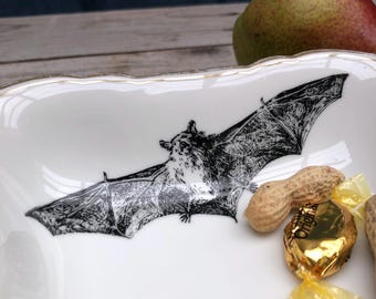 bat-bowl, 18cm, vintage porcelain with goldrim and handmade Silkscreen Print; gift for home, decorating, dining, Halloween & Gothic Fans