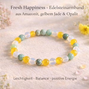 Könnte beinhalten: Ein Armband mit gelben, weißen und grünen Edelsteinen. Das Armband besteht aus Amazonit, gelbem Jade und Opalit. Der Text "Fresh Happiness" und weiterer deutscher Text ist sichtbar.