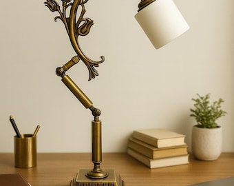 Lámpara de escritorio vintage de latón estilo otomano: lámpara de mesa artesanal hecha a mano para decoración del hogar o la oficina.