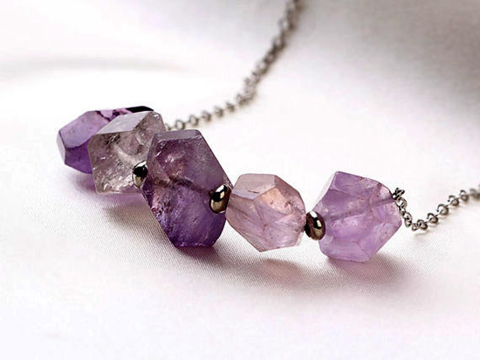 Аметист для скорпиона. Аметист и амазонит. Аметист klon. Montblanc Amethyst Silver Necklace. Сережки изделия из аметиста.