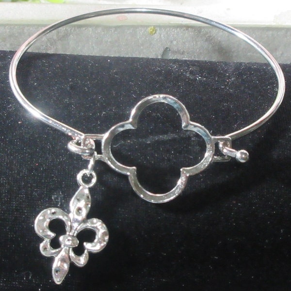 Quatrefoil Bracelet with Fleur de lis Charm