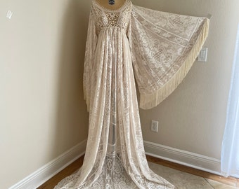 Boho Cremeweißes Spitzenhochzeitskleid mit Fransenärmeln + Umstandshochzeitskleid + Rustikales Hochzeitskleid + Fotoshootingkleid + Umstandsspitzenkleid